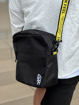 ロゴストラップボディバッグM