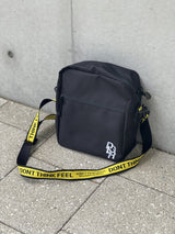 ロゴストラップボディバッグM
