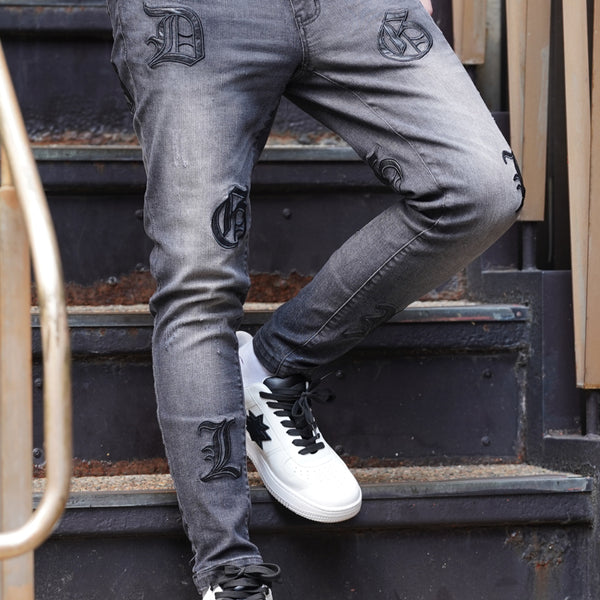 OVERDESIGN レザーパッチワーク　ストレッチ　ブラックデニム　ジーンズ OVERDESIGN レザーパッチワーク ストレッチ ブラックデニム ジーンズ