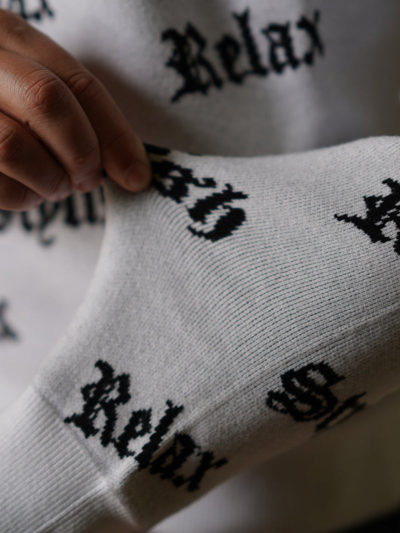 英字総柄ニット