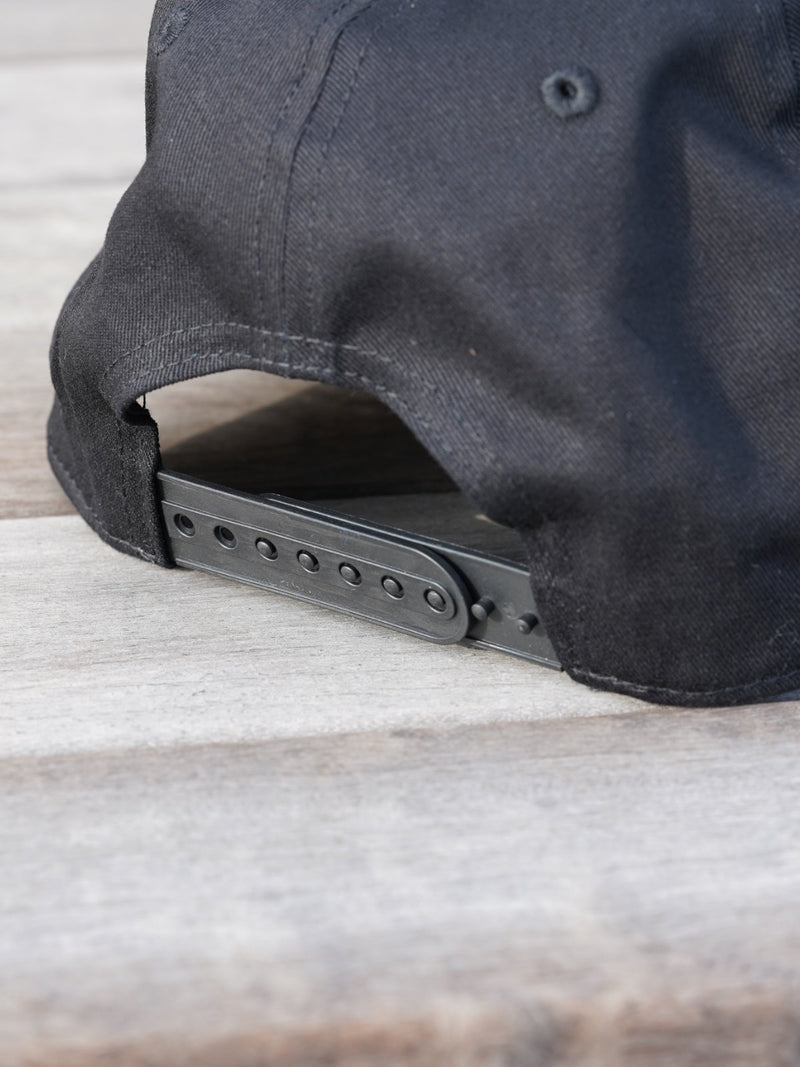 モノグラムエンボスCAP