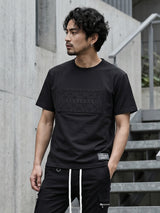 エンボスフレームTEE