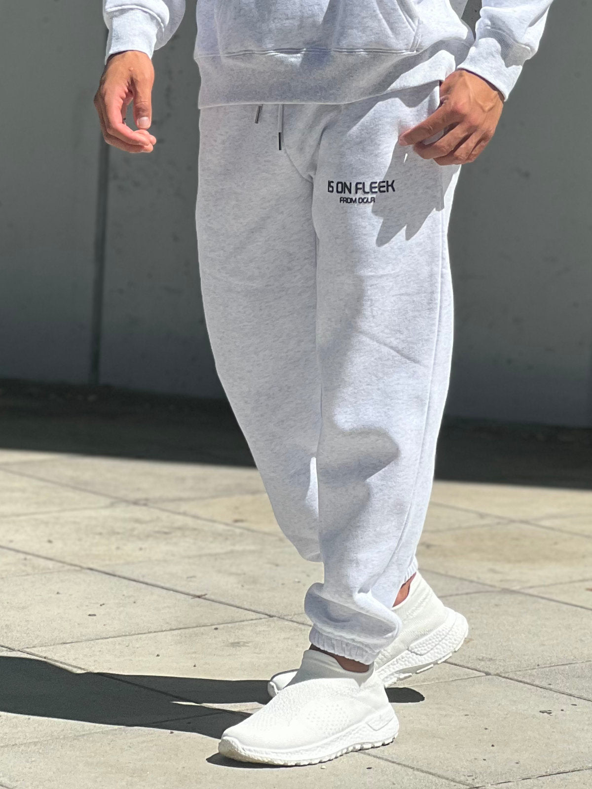 IS ON FLEEKルーズスウェットパンツ – DayGLORY